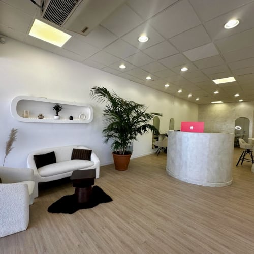 Le Regard de Sarah - Coiffure / Esthétique - Sourcils & cils La Seyne-sur-Mer - Le Regard de Sarah - Coiffure / Esthétique - Photo Galerie - OneBooking