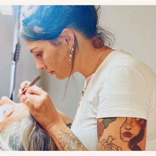 Atelier GlowE - Sourcils & cils La Roche-sur-Yon - Atelier GlowE - Photo Galerie - OneBooking