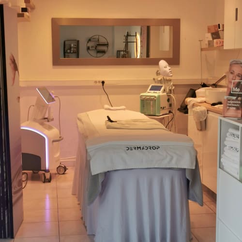 Lady Beauty | Soins visage & corps | Cosmelan Expert | Massage | Pressotherapie - Sourcils & cils Nice - Lady Beauty | Soins visage & corps | Cosmelan Expert | Massage | Pressotherapie - Photo Galerie - OneBooking