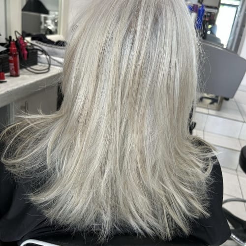 Salon Bella - Coiffure Trets - Salon Bella - Photo Galerie - OneBooking