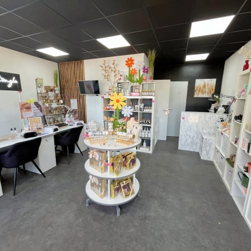 CONCEPT STORE by L’univers de L’ongle - Sourcils & cils Hyères - CONCEPT STORE by L’univers de L’ongle - Photo Galerie - OneBooking