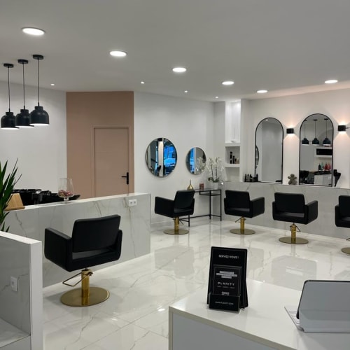 BLUSH Concept (ancien Mya Coiffure) - Massage Marseille - BLUSH Concept (ancien Mya Coiffure) - Photo Galerie - OneBooking