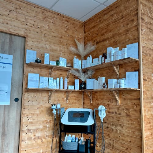 Jouvence - JET PEEL - LED PHOTOBIOMODULATION - RADIOFRÉQUENCE - ULTRASONS DE CAVITATION - ÉLECTROSTIMULATION - ÉPILATION DÉFINITIVE - BLANCHIMENT DENTAIRE - Coiffure Bandol - Jouvence - JET PEEL - LED PHOTOBIOMODULATION - RADIOFRÉQUENCE - ULTRASONS DE CAVITATION - ÉLECTROSTIMULATION - ÉPILATION DÉFINITIVE - BLANCHIMENT DENTAIRE - Photo Galerie - OneBooking