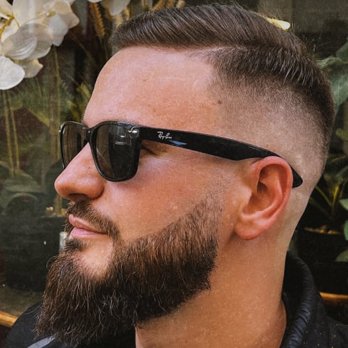 SAINTS STUDIO - Coiffeur, Barbier & Bien-être - Sourcils & cils La Seyne-sur-Mer - SAINTS STUDIO - Coiffeur, Barbier & Bien-être - Photo Galerie - OneBooking