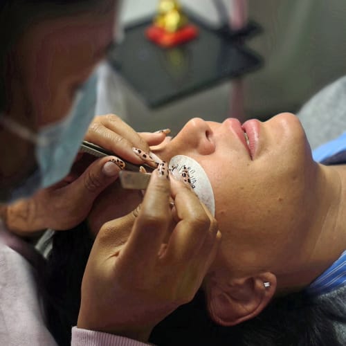 Une Pose chez Vivi - Sourcils & cils Nice - Une Pose chez Vivi - Photo Galerie - OneBooking