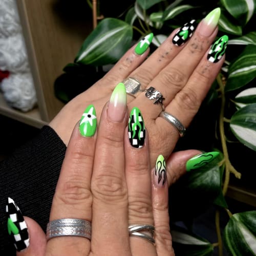 Nails by Mylan - Institut de beauté Toulon - Nails by Mylan - Photo Galerie - OneBooking