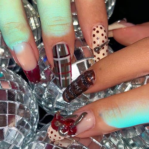Ongles de Cagole - Onglerie Béziers - Ongles de Cagole - Photo Galerie - OneBooking