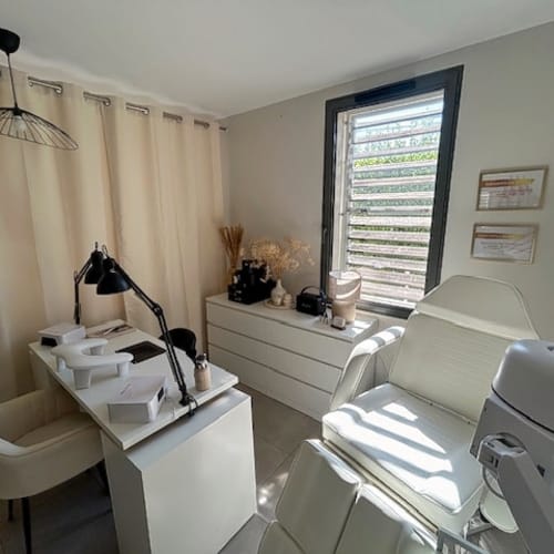 Nerra Bloom - Onglerie Le Bouscat - Nerra Bloom - Photo Galerie - OneBooking