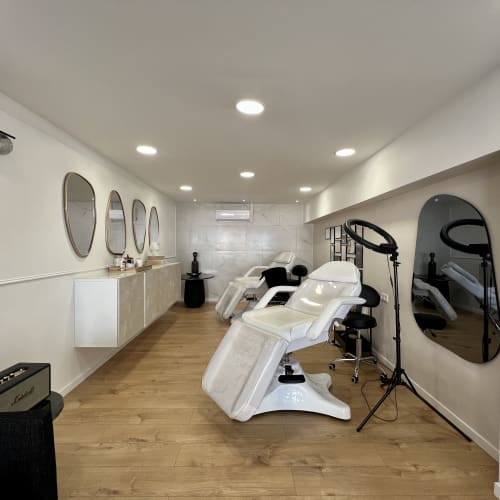 Sh Beauty Clinic - épilation laser - détatouage - microblading - candy lips - Coiffure Toulon - Sh Beauty Clinic - épilation laser - détatouage - microblading - candy lips - Photo Galerie - OneBooking