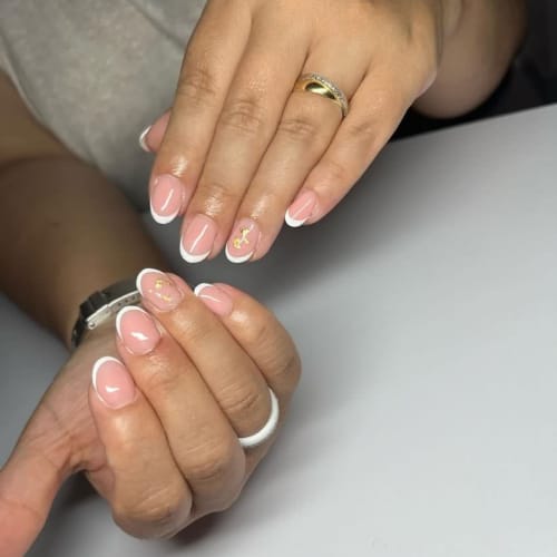 Auranails - Onglerie Fleury-les-Aubrais - Auranails - Photo Galerie - OneBooking
