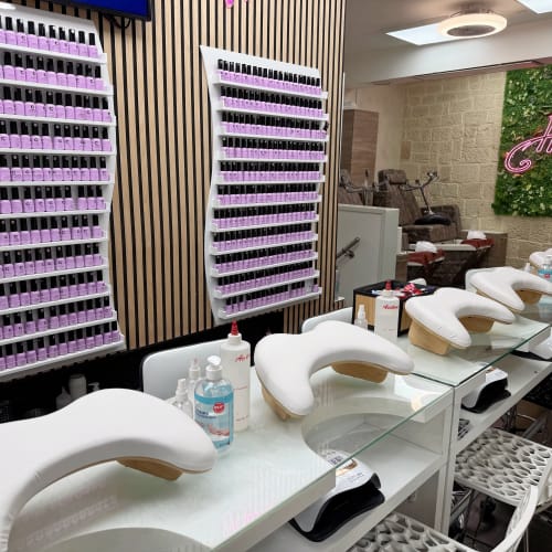 Bar à ongles O.P.I By Hemera - Coiffure Lille - Bar à ongles O.P.I By Hemera - Photo Galerie - OneBooking