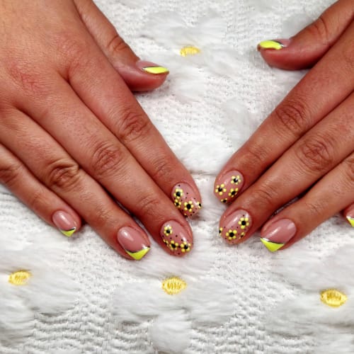 Laure Nail's 83 - Coiffure Toulon - Laure Nail's 83 - Photo Galerie - OneBooking