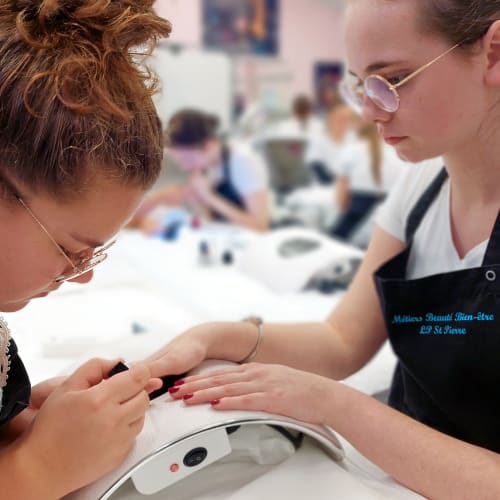 Lycée professionnel Saint Pierre - Esthétique - Sourcils & cils Calais - Lycée professionnel Saint Pierre - Esthétique - Photo Galerie - OneBooking
