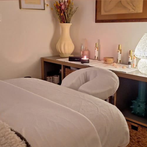 Coralie Espeut Massages - Sourcils & cils Ajaccio - Coralie Espeut Massages - Photo Galerie - OneBooking