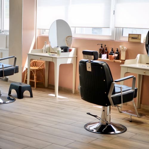Beauty room - Coiffure Saint-Mitre-les-Remparts - Beauty room - Photo Galerie - OneBooking