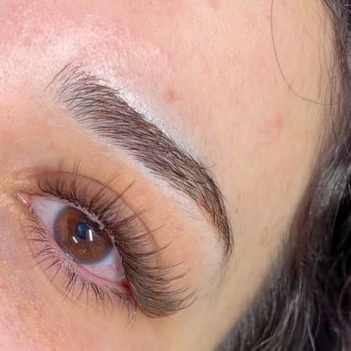 Golden Beauty - Sourcils & cils Villefranche-sur-Saône - Golden Beauty - Photo Galerie - OneBooking