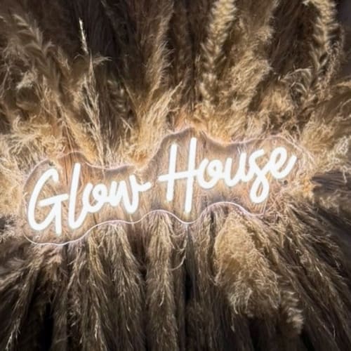 Glow House - Onglerie Mérignac - Glow House - Photo Galerie - OneBooking