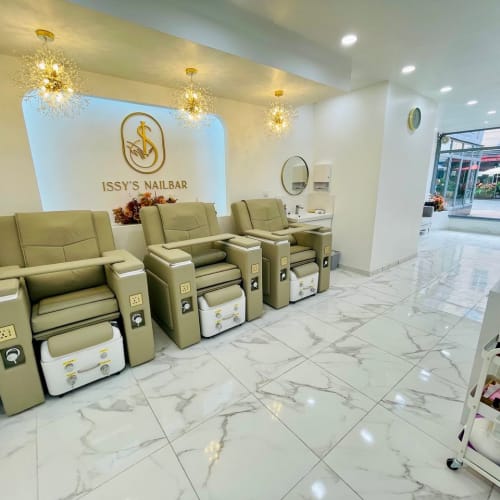 ISSY’S NAILBAR - Sourcils & cils Issy-les-Moulineaux - ISSY’S NAILBAR - Photo Galerie - OneBooking