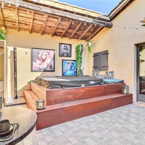La Vermeillade Suites & SPAs - Massage Congénies - La Vermeillade Suites & SPAs - Photo Galerie - OneBooking