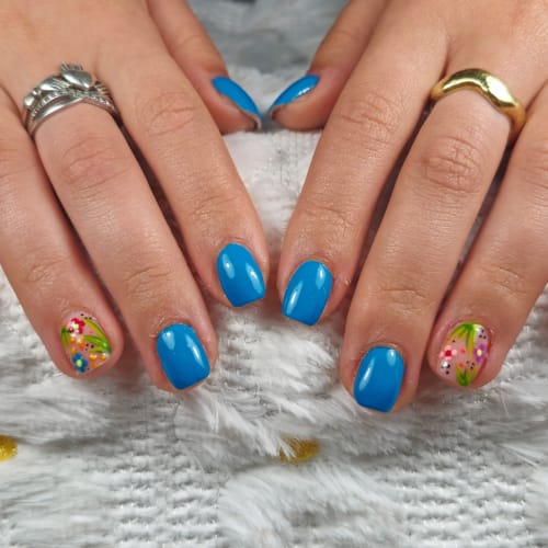 Laure Nail's 83 - Coiffure Toulon - Laure Nail's 83 - Photo Galerie - OneBooking