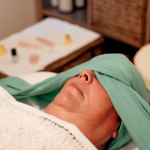 Coralie Espeut Massages - Sourcils & cils Ajaccio - Coralie Espeut Massages - Photo Galerie - OneBooking