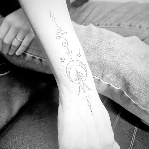 Diamond Flash tattoo by Diane, tatoueur et pierceur - Onglerie Lyon - Diamond Flash tattoo by Diane, tatoueur et pierceur - Photo Galerie - OneBooking