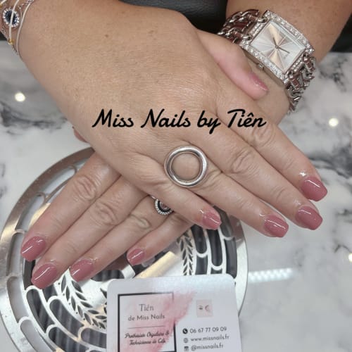 Miss Nails - Spécialiste de la résine - Onglerie Cagnes-sur-Mer - Miss Nails - Spécialiste de la résine - Photo Galerie - OneBooking