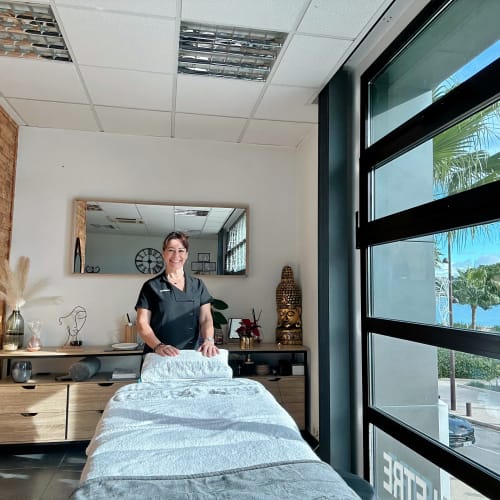 Jouvence - JET PEEL - LED PHOTOBIOMODULATION - RADIOFRÉQUENCE - ULTRASONS DE CAVITATION - ÉLECTROSTIMULATION - ÉPILATION DÉFINITIVE - BLANCHIMENT DENTAIRE - Coiffure Bandol - Jouvence - JET PEEL - LED PHOTOBIOMODULATION - RADIOFRÉQUENCE - ULTRASONS DE CAVITATION - ÉLECTROSTIMULATION - ÉPILATION DÉFINITIVE - BLANCHIMENT DENTAIRE - Photo Galerie - OneBooking