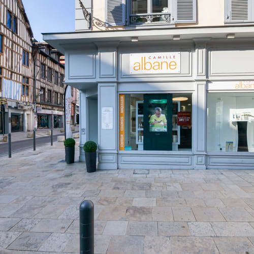 Camille Albane - Troyes - Sourcils & cils Troyes - Camille Albane - Troyes - Photo Galerie - OneBooking