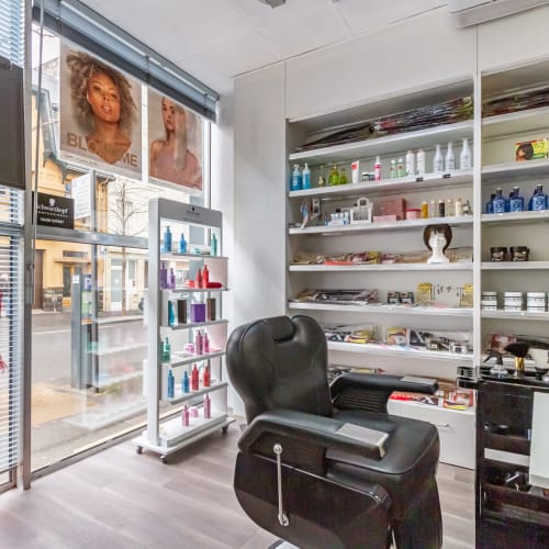 EB Esthétique Coiffure et Formation - Onglerie Clermont-Ferrand - EB Esthétique Coiffure et Formation - Photo Galerie - OneBooking
