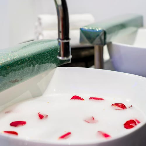 Pomme Rouge Nail Bar - Institut de beauté Paris - Pomme Rouge Nail Bar - Photo Galerie - OneBooking