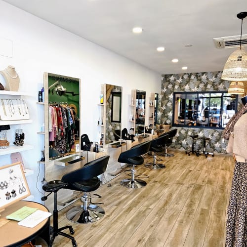 Glam and Chic - Coiffure Saint-André-les-Vergers - Glam and Chic - Photo Galerie - OneBooking