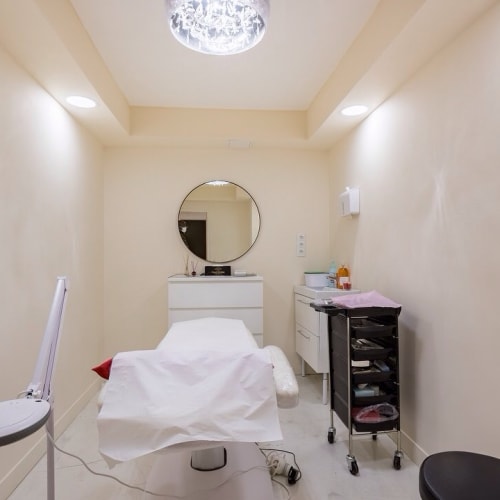 Ongles Notre-Dame Nails & Regard - Institut de beauté Paris - Ongles Notre-Dame Nails & Regard - Photo Galerie - OneBooking