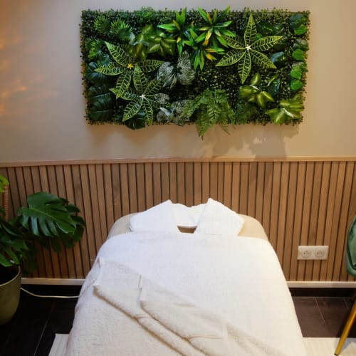 Elise Massages et bien être - Sourcils & cils Ajaccio - Elise Massages et bien être - Photo Galerie - OneBooking