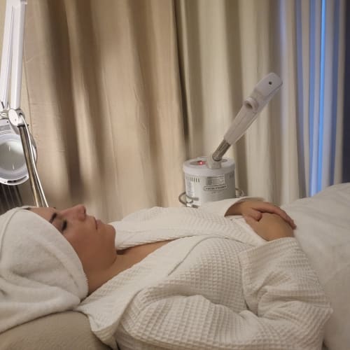 Clin d'Oeil Centre Esthétique Institut Beauté Soin Corps Balnéo UV - Onglerie Oloron-Sainte-Marie - Clin d'Oeil Centre Esthétique Institut Beauté Soin Corps Balnéo UV - Photo Galerie - OneBooking