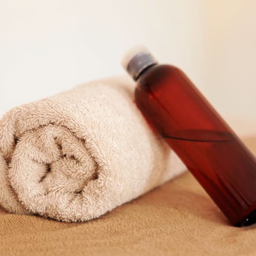 Pauline Holistic Massage - Sourcils & cils Nice - Pauline Holistic Massage - Photo Galerie - OneBooking