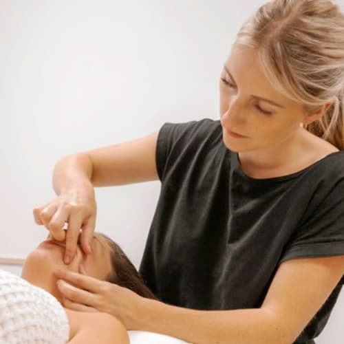 Skora - Reflexologie - Soins visage - Kobido - Massages - Pour toute la famille - Institut de beauté Coutances - Skora - Reflexologie - Soins visage - Kobido - Massages - Pour toute la famille - Photo Galerie - OneBooking