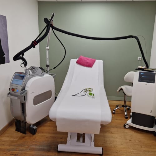 Dr Laure Brouard (médecine esthétique, injections, épilation laser, hydrafacial et cryolipolyse) - Sourcils & cils La Rochelle - Dr Laure Brouard (médecine esthétique, injections, épilation laser, hydrafacial et cryolipolyse) - Photo Galerie - OneBooking