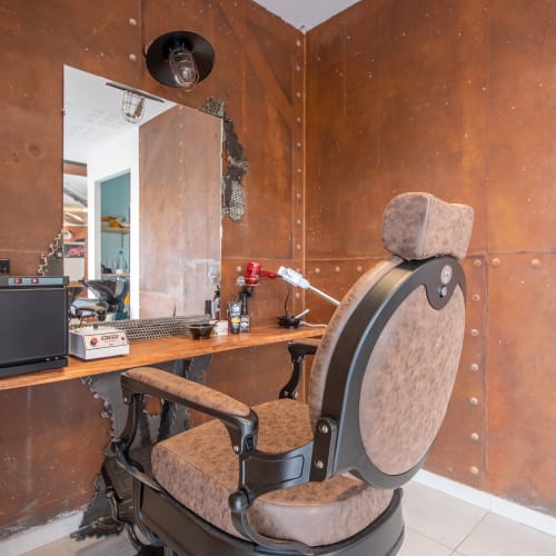 Barber's Saloon - Coiffeur Barbier Chartrons - Barbier Bordeaux - Barber's Saloon - Coiffeur Barbier Bassin à flot - Photo Galerie - OneBooking