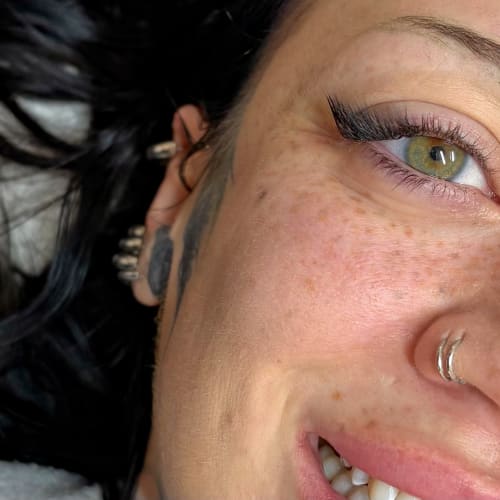 Golden Beauty - Sourcils & cils Villefranche-sur-Saône - Golden Beauty - Photo Galerie - OneBooking