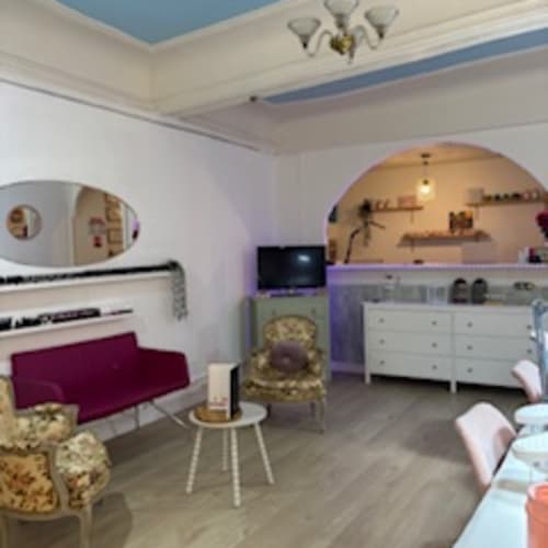 Evianails Institut de Beauté - Coiffure Saint-Maximin-la-Sainte-Baume - Evianails Institut de Beauté - Photo Galerie - OneBooking
