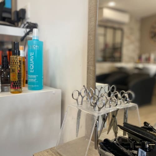 Salon de Coiffure Sabrina - Atelier de Léa - Sourcils & cils Grasse - Salon de Coiffure Sabrina - Atelier de Léa - Photo Galerie - OneBooking