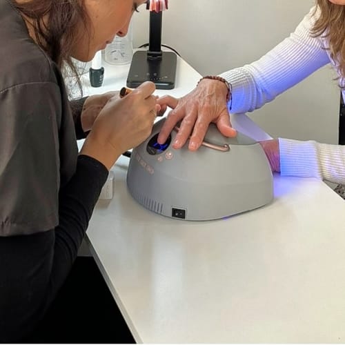 Alyna (Microneedling...) - Onglerie Toulon - Alyna (Microneedling...) - Photo Galerie - OneBooking