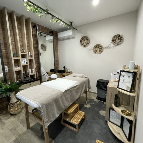 Luxe Beauty - Coiffure Le Luc - Luxe Beauty - Photo Galerie - OneBooking