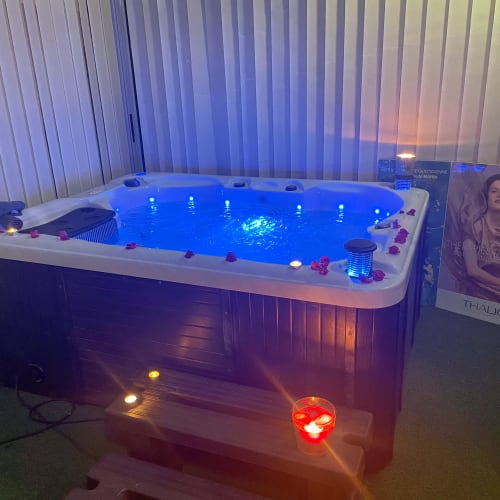 Houdarling : Beauté, Massages PISCINE & SPA ( Hammam, Sauna & Jacuzzi ) - Coiffure Nîmes - Houdarling : Beauté, Massages PISCINE & SPA ( Hammam, Sauna & Jacuzzi ) - Photo Galerie - OneBooking