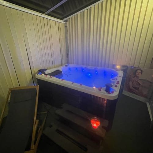 Houdarling : Beauté, Massages PISCINE & SPA ( Hammam, Sauna & Jacuzzi ) - Coiffure Nîmes - Houdarling : Beauté, Massages PISCINE & SPA ( Hammam, Sauna & Jacuzzi ) - Photo Galerie - OneBooking