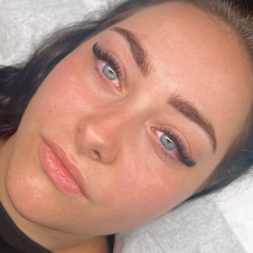 NKL BEAUTY - Sourcils & cils Orléans - NKL BEAUTY - Photo Galerie - OneBooking