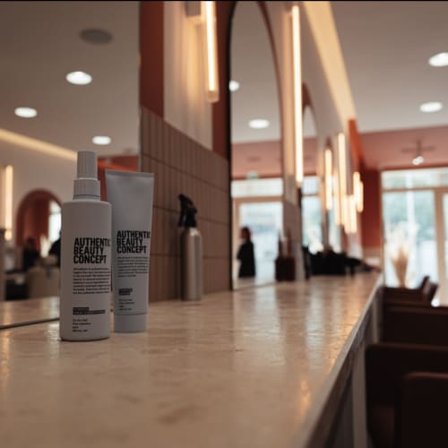 L’Artisan Coiffeur by M｜LA VALENTINE - Barbier Marseille - L’Artisan Coiffeur by M｜LA VALENTINE - Photo Galerie - OneBooking