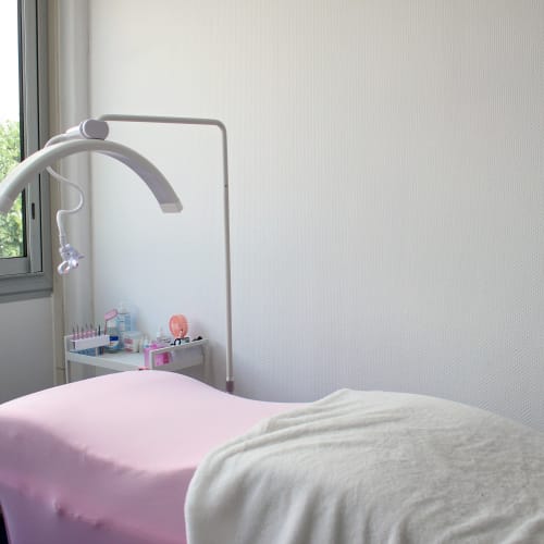 YAHNA - Sourcils & cils Villenave-d'Ornon - YAHNA - Photo Galerie - OneBooking