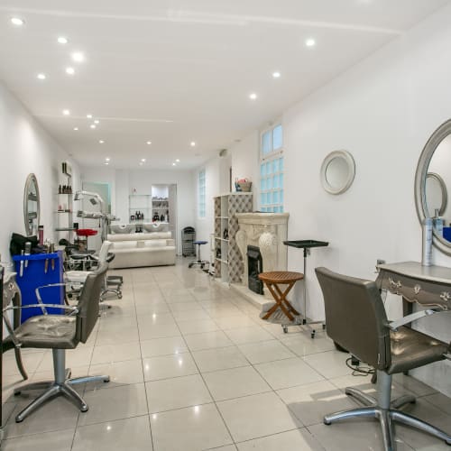 Hôtesse de l’Hair Institut - Coiffure Paris - Hôtesse de l’Hair Institut - Photo Galerie - OneBooking